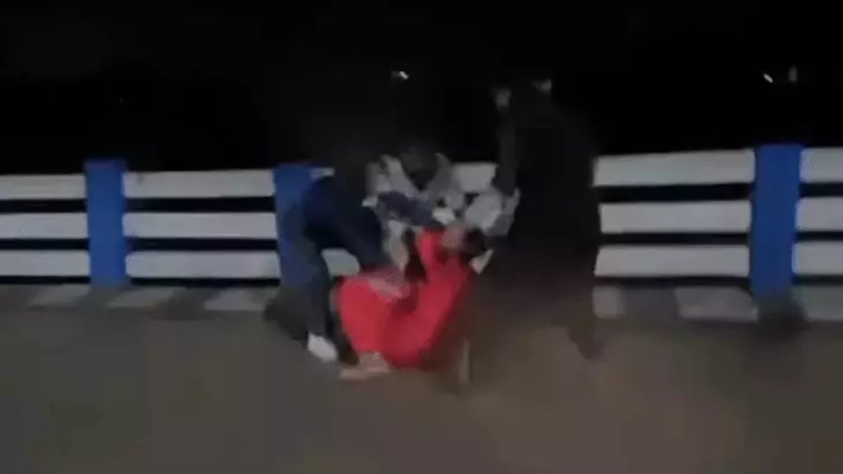 लड़कियों के दो गुटों में मारपीट का वीडियो वायरल, पुरानी रंजिश की बात सामने आई लेकिन पुलिस जांच के बाद साफ होगी पूरी कहानी