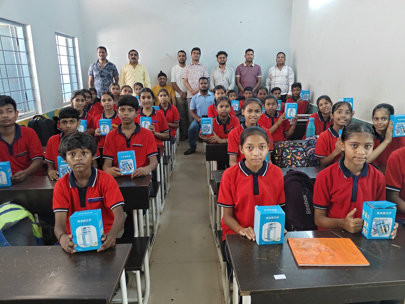 सेवा संकल्प अभियान के अंतर्गत चित्रकला कार्यक्रम, बच्चों को उपहार देकर किया गया उत्साहवर्धन