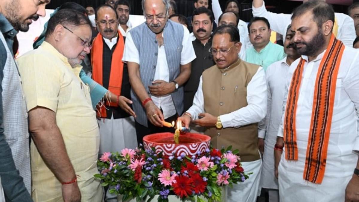 प्रधानमंत्री  नरेंद्र मोदी के जनसेवा के 25 वर्ष देश के विकास और परिवर्तन की प्रेरक यात्रा: मुख्यमंत्री  विष्णुदेव साय