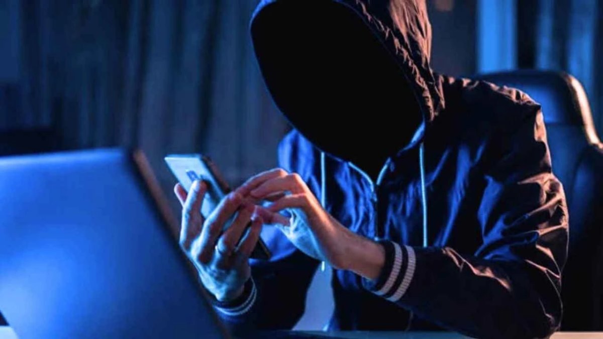 BOI का लोगो दिखाकर भेजी फर्जी APK, लिंक खोलते ही बुजुर्ग का मोबाइल हैक, 5.32 लाख की ठगी