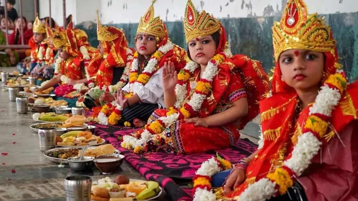 Kanya Pujan 2026: कन्या पूजन में भूलकर भी न दें ये उपहार, जानिए बच्चियों को क्या भेंट करना माना जाता है शुभ