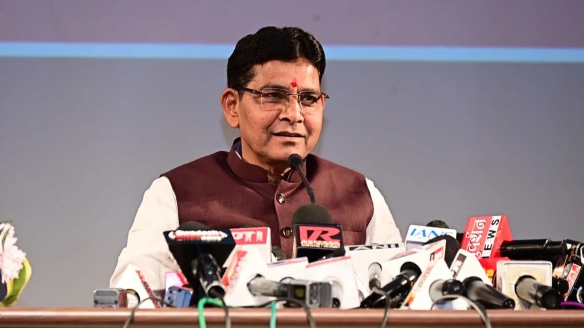 छत्तीसगढ़ में पटवारियों की हड़ताल और SSR बहिष्कार पर राजस्व मंत्री टंकराम वर्मा का बयान, बोले- सरकारी काम में लापरवाही बर्दाश्त नहीं