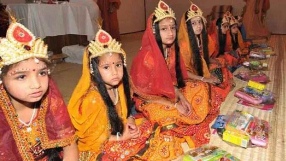 Navratri Kanya Bhojan: नवरात्रि में घर पर करा रहे हैं कन्या पूजन? मां दुर्गा की कृपा के लिए इन 7 जरूरी नियमों का रखें ध्यान