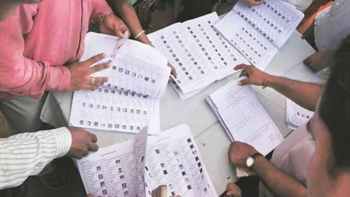 UP SIR: फॉर्म-7 के जरिए मतदाता का नाम गलत तरीके से कटवाने पर होगी कार्रवाई, चुनाव आयोग ने जारी किए निर्देश, 2 करोड़ नए नाम जोड़ने की तैयारी