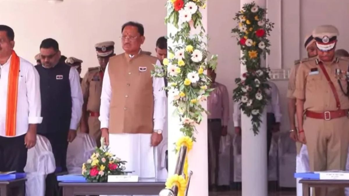 छत्तीसगढ़ में पुलिस स्मृति दिवस पर शहीद जवानों को नमन, सीएम विष्णुदेव साय बोले- बस्तर में स्थायी शांति और विकास हमारा संकल्प