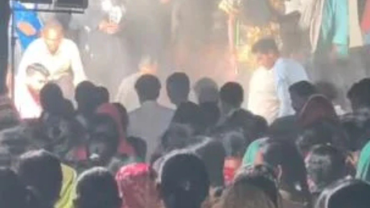रामलीला के दौरान भड़की आग, हनुमान का किरदार निभा रहा युवक समेत 3 लोग झुलसे
