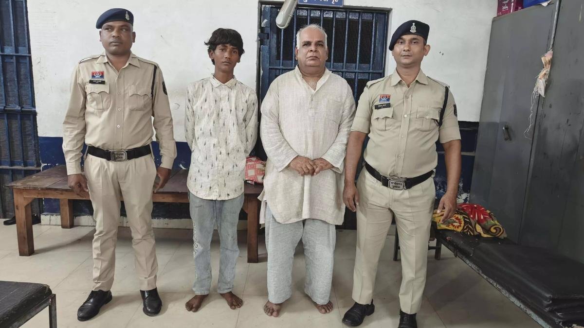 निर्वाचन कार्यालय के गोदाम से 10 मतपेटियां चोरी, आरोपी युवक और कबाड़ी गिरफ्तार
