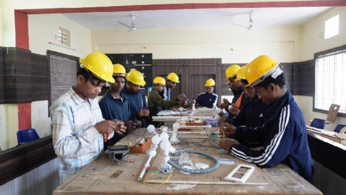 बस्तर के युवाओं को कौशल प्रशिक्षण से मिल रही आत्मनिर्भरता की नई राह