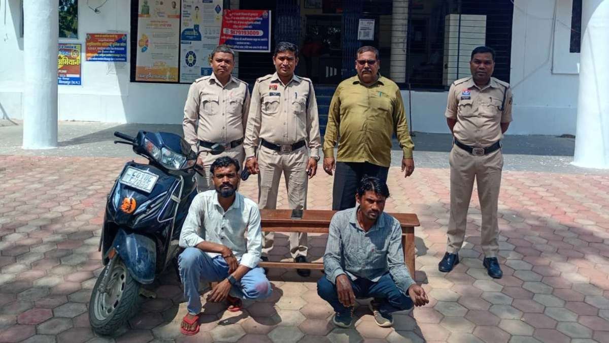 कोरी डैम लूटकांड का पुलिस ने किया खुलासा,  नाबालिग समेत तीन आरोपी गिरफ्तार, लूट का मोबाइल और वारदात में इस्तेमाल एक्टिवा जब्त