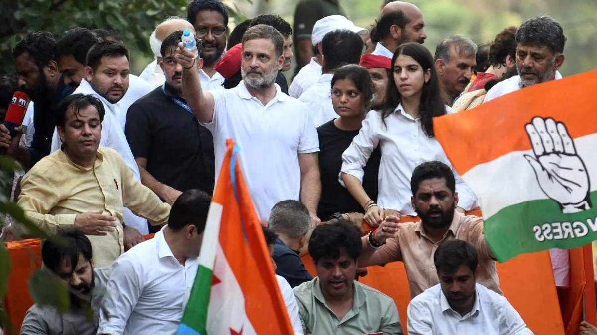 Rahul Gandhi Petition: SIR के खिलाफ सुप्रीम कोर्ट पहुंचा विपक्ष, याचिका में मिलीं 14 खामियां, सुनवाई के लिए नहीं हो सकी सूचीबद्ध