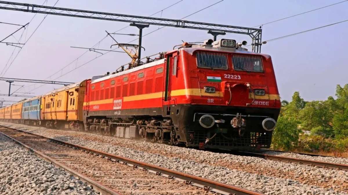 CG Train Cancelled: दिसंबर में छत्तीसगढ़ से जुड़ी 6 एक्सप्रेस ट्रेनें रहेंगी रद्द, सफर से पहले देखें पूरी लिस्ट और तारीख