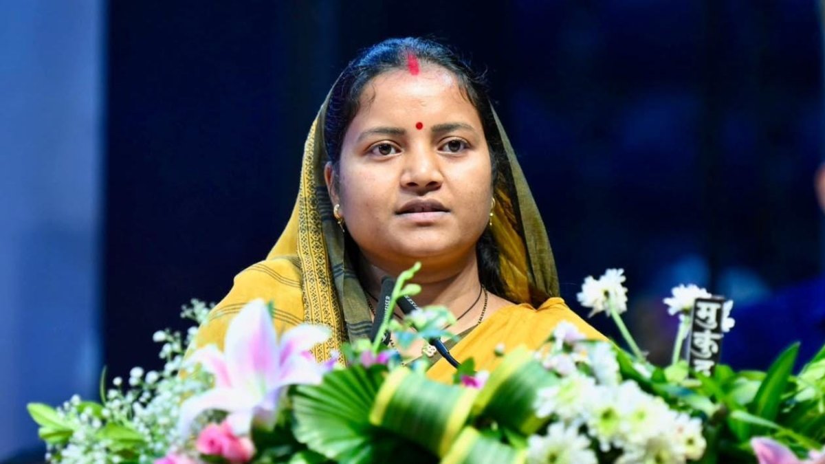 रायपुर : पीएमजीएसवाई की बदहाल सड़कों पर मंत्री लक्ष्मी राजवाड़े सख्त