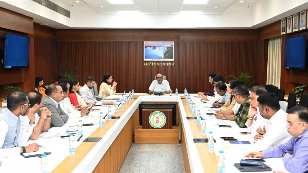 रायपुर : सीएम हेल्पलाइन में दर्ज शिकायतों का गंभीरता से निराकरण करें- मुख्य सचिव विकासशील