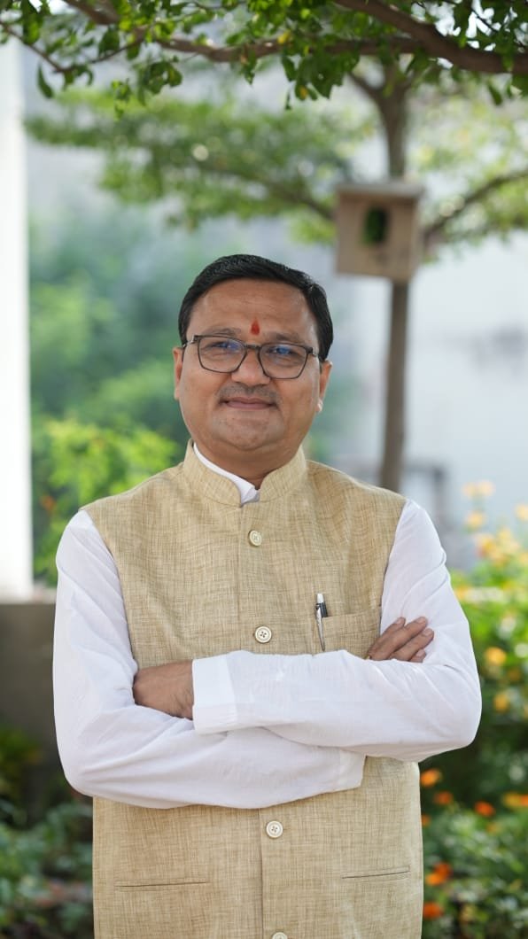 साड़ी कारोबार के साथ गौसेवा और जैविक खेती को बढ़ावा, रायपुर में खुलेगा किसानों के लिए प्रशिक्षण केंद्र